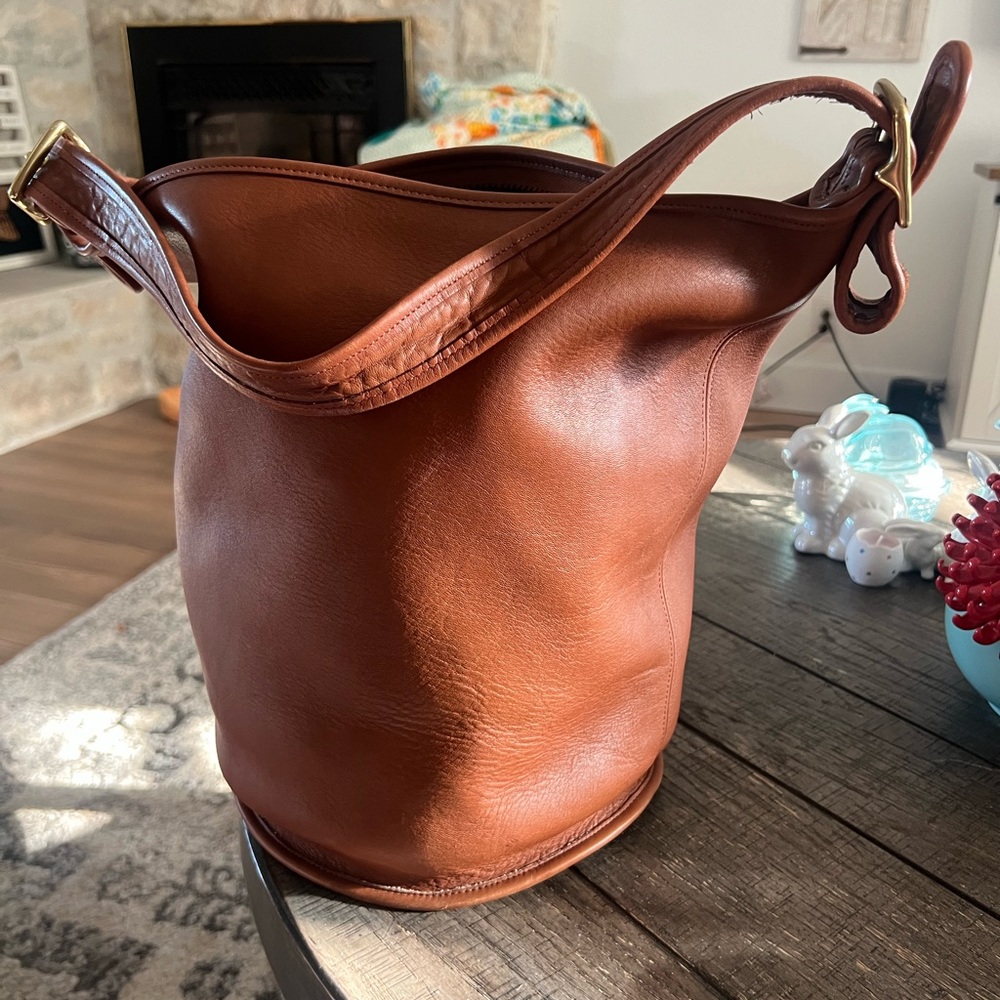 Vintage Coach Helen’s Legacy Duffle Sac in British Tan, Excellent condition!!